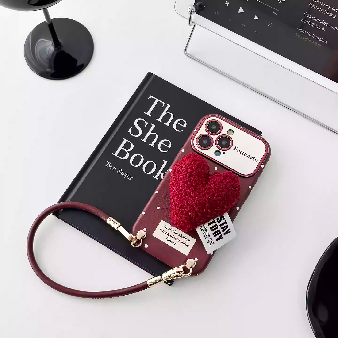 Retro Heart Detail Case